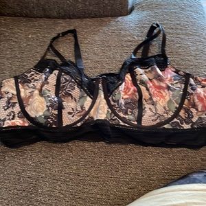 Torrid Curve size 4 22/24 W lace floral structured bra